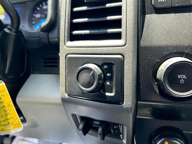 Photo of 2020 Oxford White Ford F-350