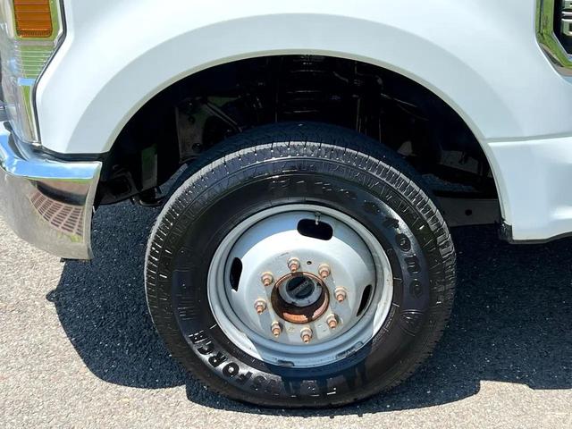 Photo of 2020 Oxford White Ford F-350