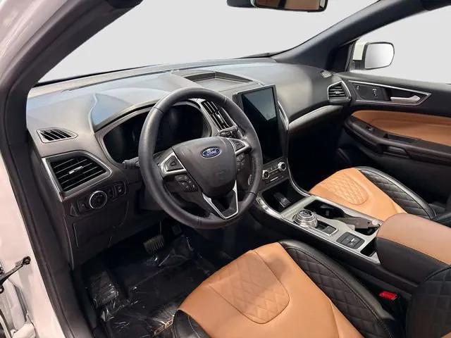 Photo of 2024 Star White Metallic Tri-Coat Ford Edge