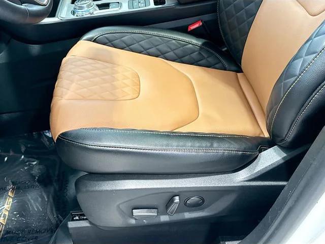 Photo of 2024 Star White Metallic Tri-Coat Ford Edge
