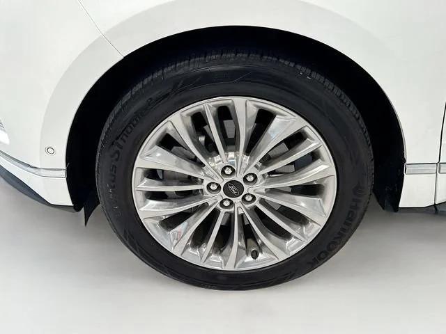 Photo of 2024 Star White Metallic Tri-Coat Ford Edge