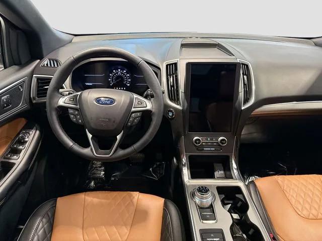 Photo of 2024 Star White Metallic Tri-Coat Ford Edge