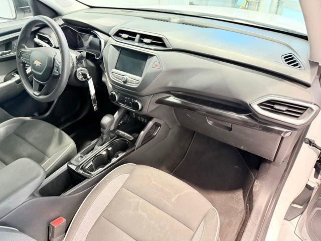 Photo of 2023 Summit White Chevrolet Trailblazer