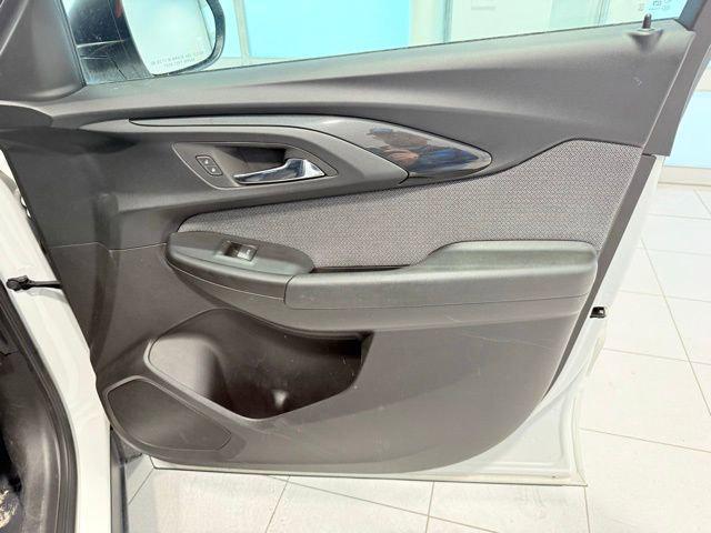 Photo of 2023 Summit White Chevrolet Trailblazer