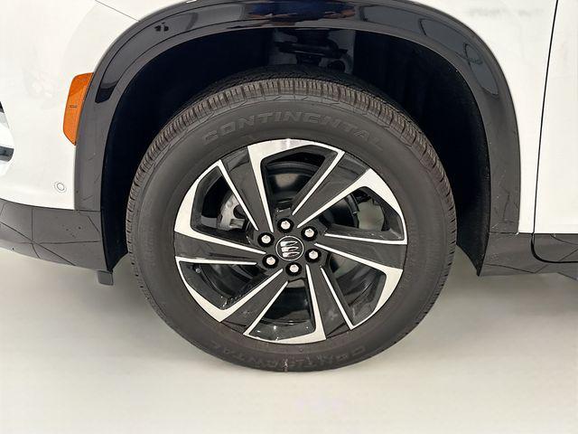 Photo of 2025 Summit White Buick Enclave