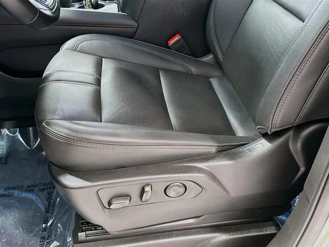 Photo of 2025 Sterling Gray Metallic Chevrolet Suburban