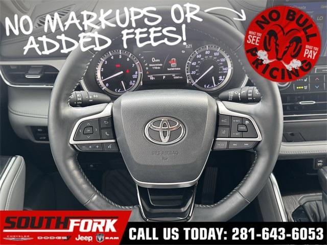 Photo of 2022 Wind Chill Pearl Toyota Highlander