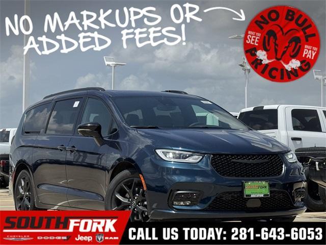 Photo of 2025 Fathom Blue Pearlcoat Chrysler Pacifica