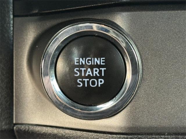 Photo of 2016 White Toyota Tacoma