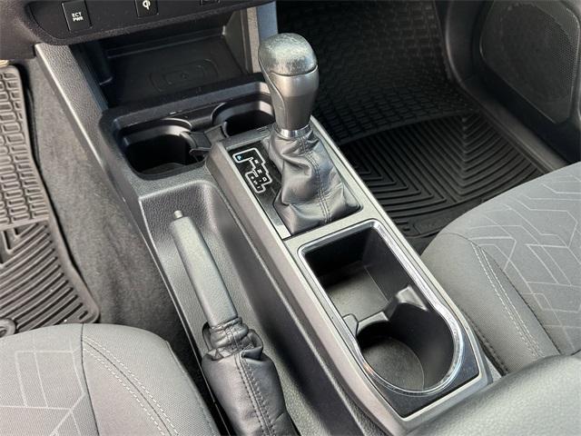 Photo of 2016 White Toyota Tacoma