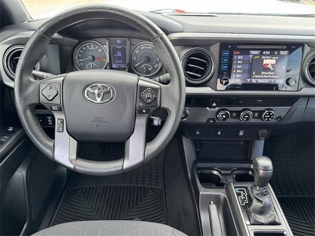 Photo of 2016 White Toyota Tacoma