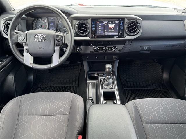 Photo of 2016 White Toyota Tacoma