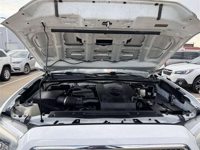Photo of 2016 White Toyota Tacoma