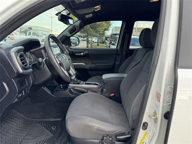 Photo of 2016 White Toyota Tacoma
