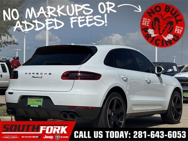 Photo of 2017 White Porsche Macan
