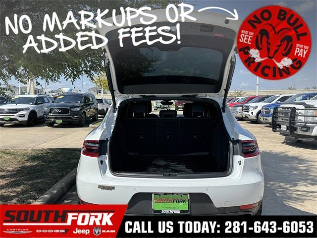 Photo of 2017 White Porsche Macan