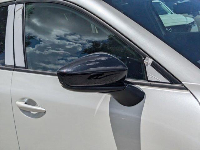 Photo of 2025 wind chill pearl Mazda CX-50
