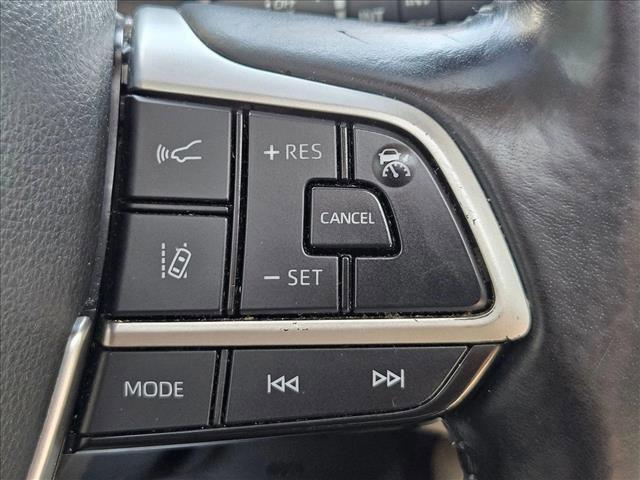 Photo of 2022 Midnight Black Metallic Toyota Highlander