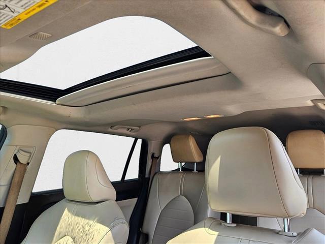 Photo of 2022 Midnight Black Metallic Toyota Highlander