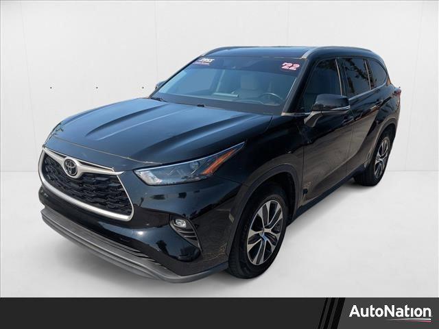 Photo of 2022 Midnight Black Metallic Toyota Highlander