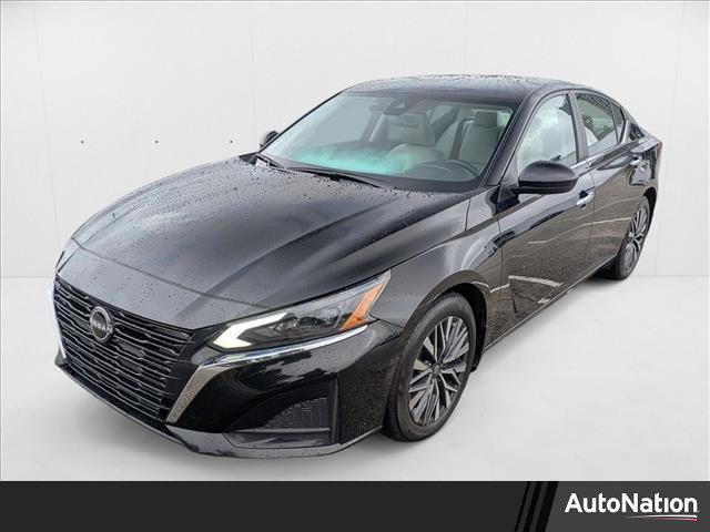 Photo of 2023 Super Black Nissan Altima