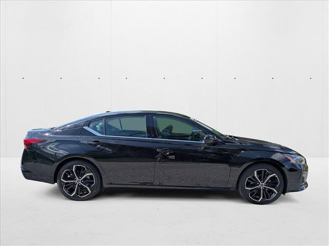 Photo of 2023 Super Black Nissan Altima