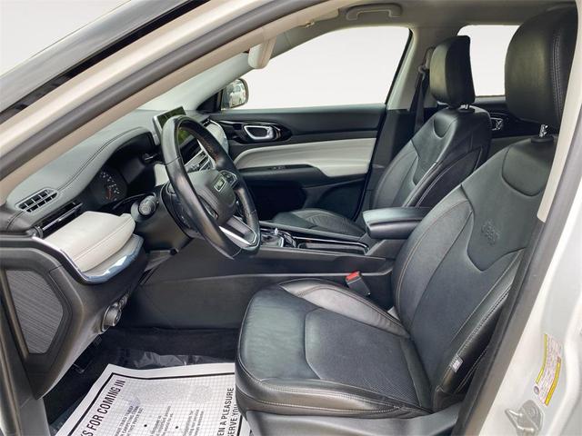 Photo of 2022 Bright White Clearcoat Jeep Compass