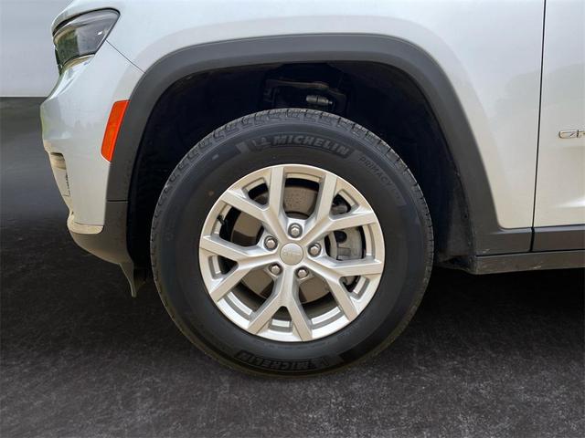Photo of 2023 Silver Zynith Jeep Grand Cherokee L
