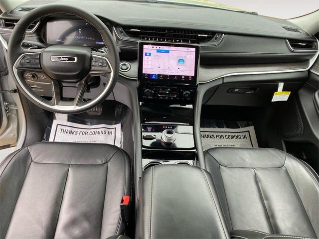 Photo of 2023 Silver Zynith Jeep Grand Cherokee L