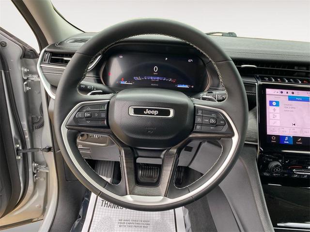 Photo of 2023 Silver Zynith Jeep Grand Cherokee L