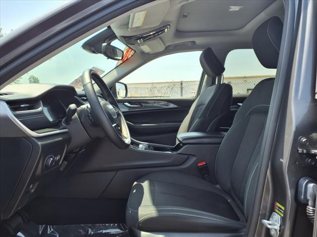 Photo of 2022 Metallic Jeep Grand Cherokee L