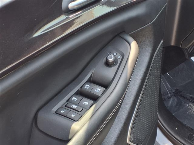 Photo of 2022 Metallic Jeep Grand Cherokee L