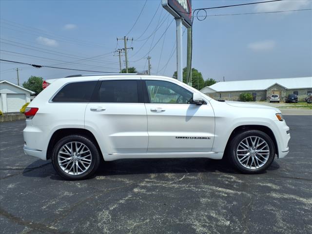 Photo of 2018 Ivory Jeep Grand Cherokee