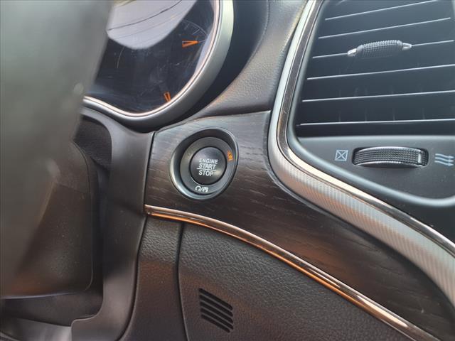 Photo of 2018 Ivory Jeep Grand Cherokee