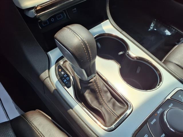 Photo of 2018 Ivory Jeep Grand Cherokee