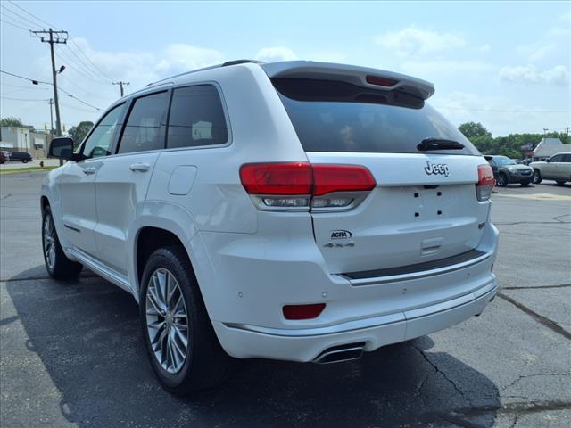 Photo of 2018 Ivory Jeep Grand Cherokee