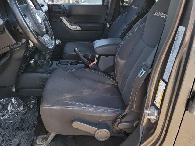 Photo of 2016 Granite Crystal Metallic Clearcoat Jeep Wrangler Unlimited