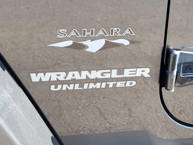 Photo of 2016 Granite Crystal Metallic Clearcoat Jeep Wrangler Unlimited