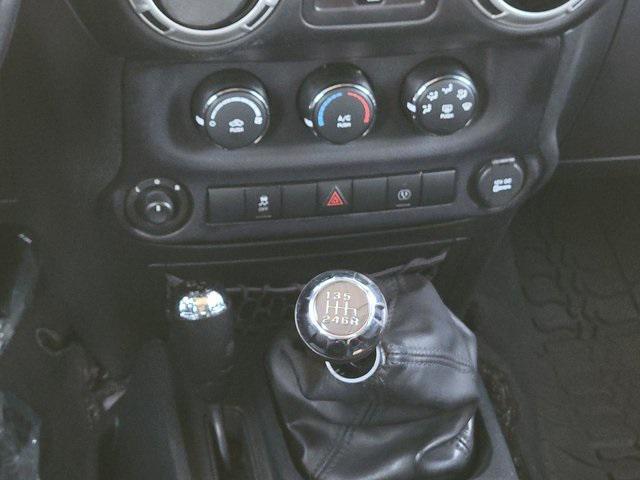 Photo of 2016 Granite Crystal Metallic Clearcoat Jeep Wrangler Unlimited
