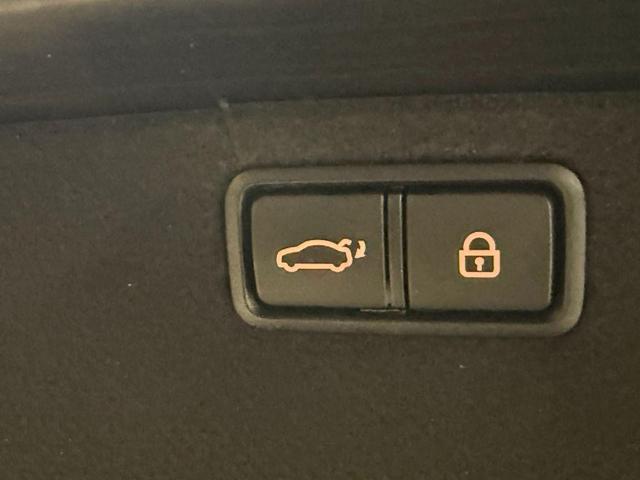 Photo of 2016 Caspian Black Hyundai Genesis