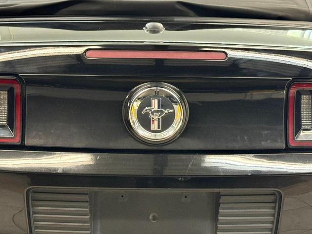 Photo of 2014 Black Ford Mustang