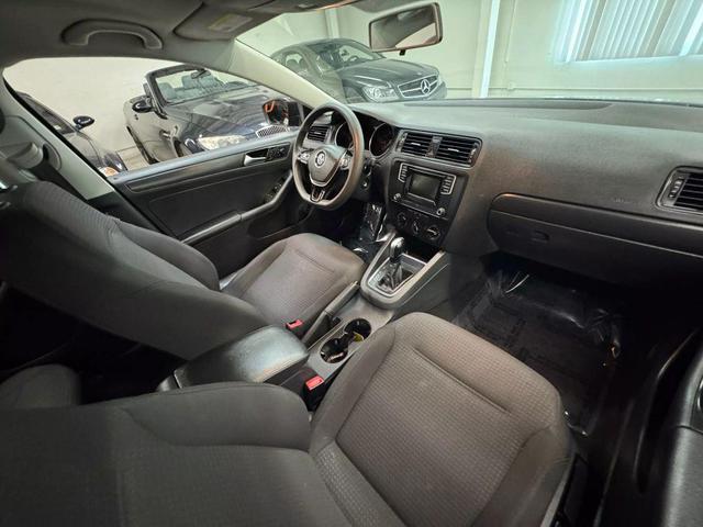 Photo of 2016 Platinum Gray Metallic Volkswagen Jetta