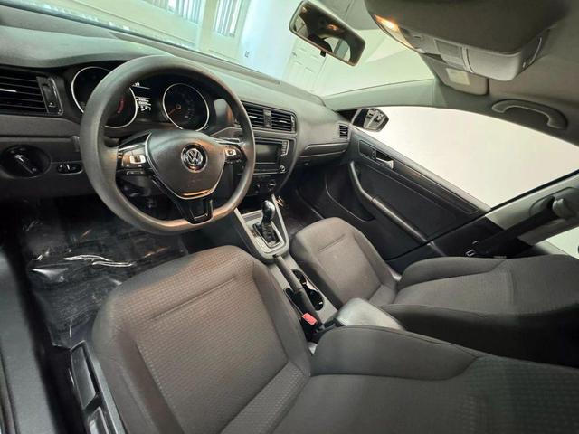 Photo of 2016 Platinum Gray Metallic Volkswagen Jetta