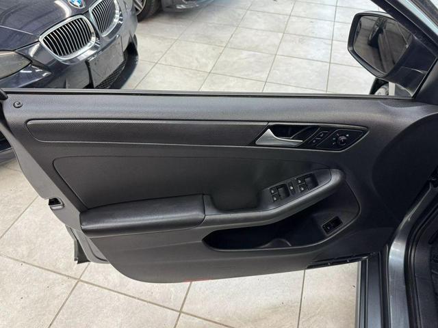 Photo of 2016 Platinum Gray Metallic Volkswagen Jetta