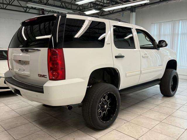 Photo of 2011 White GMC Yukon