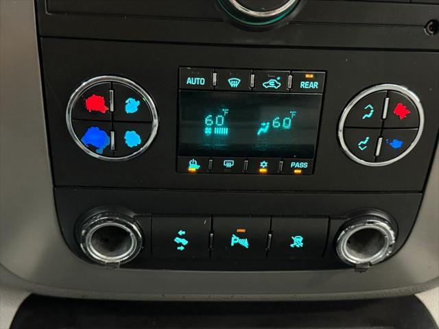 Photo of 2011 White GMC Yukon