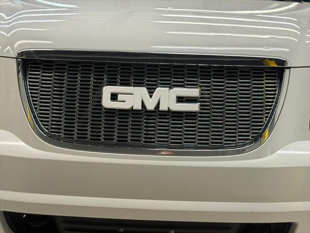 Photo of 2011 White GMC Yukon