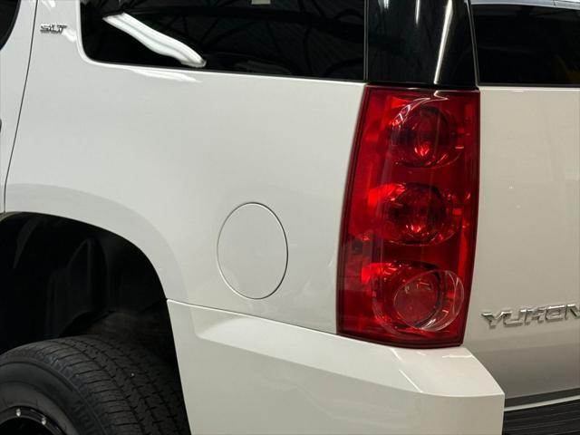 Photo of 2011 White GMC Yukon
