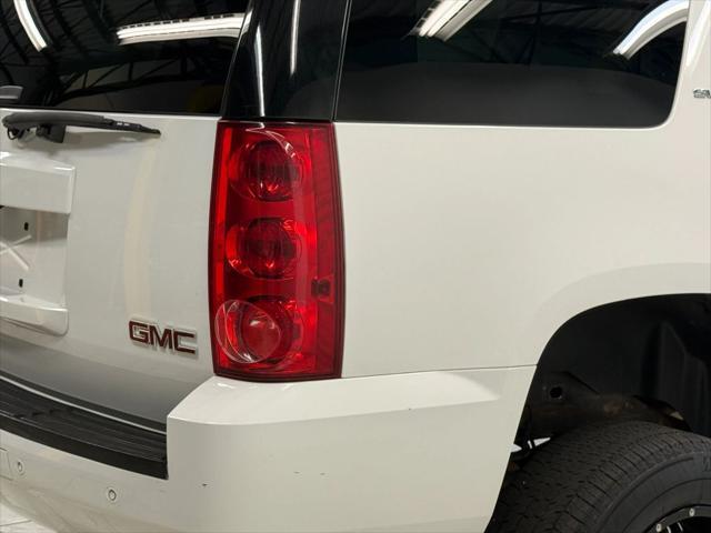 Photo of 2011 White GMC Yukon