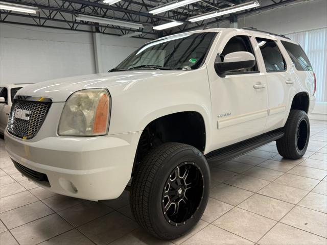 Photo of 2011 White GMC Yukon